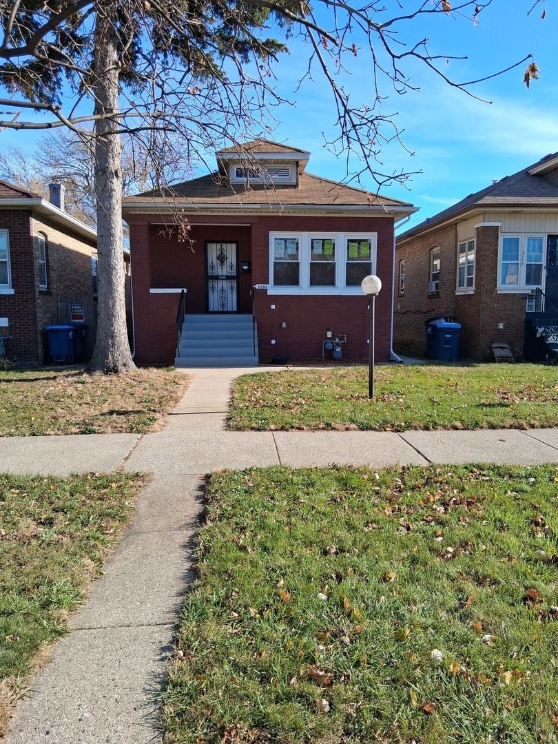 2105 S 7th Avenue — Maywood, IL 60153