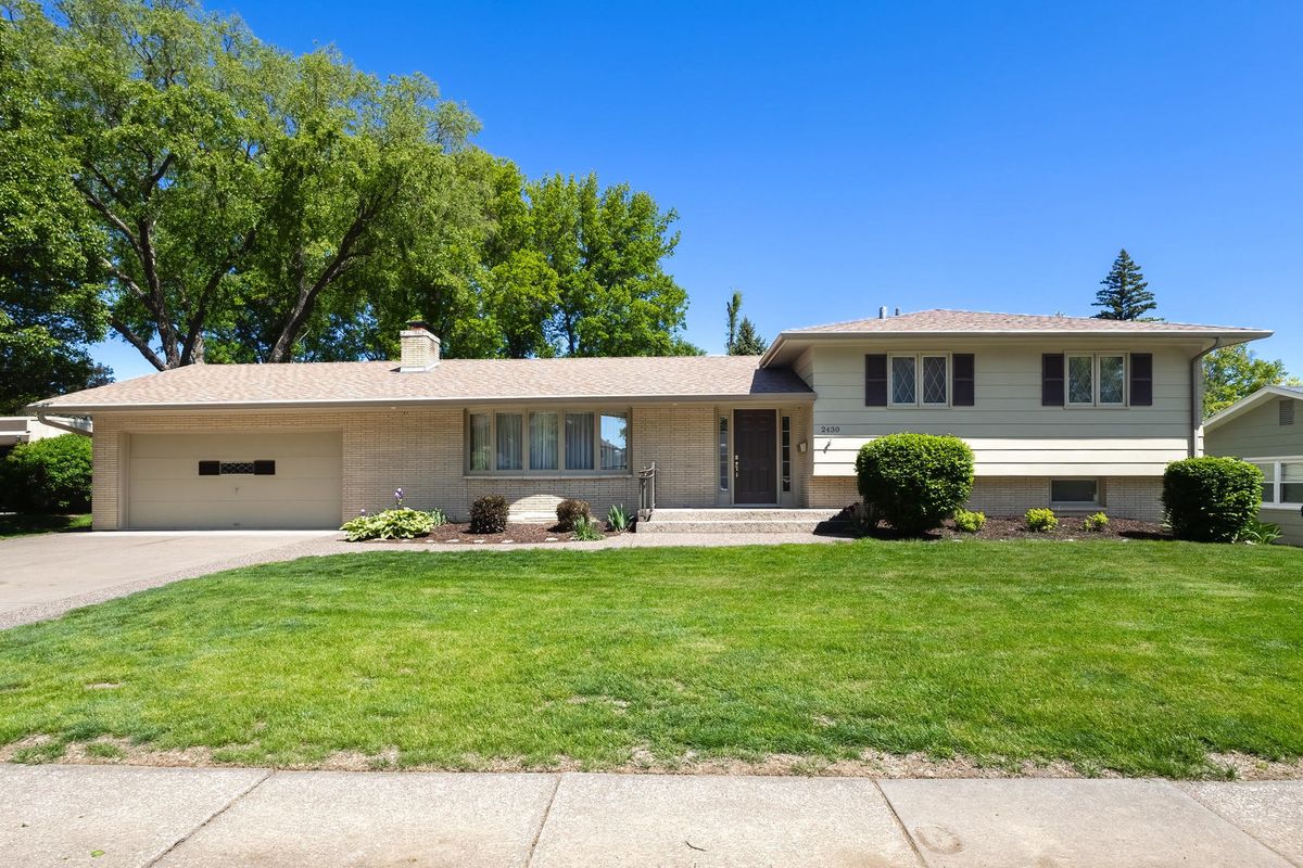 2430 Columbia Avenue, Davenport, IA 52803