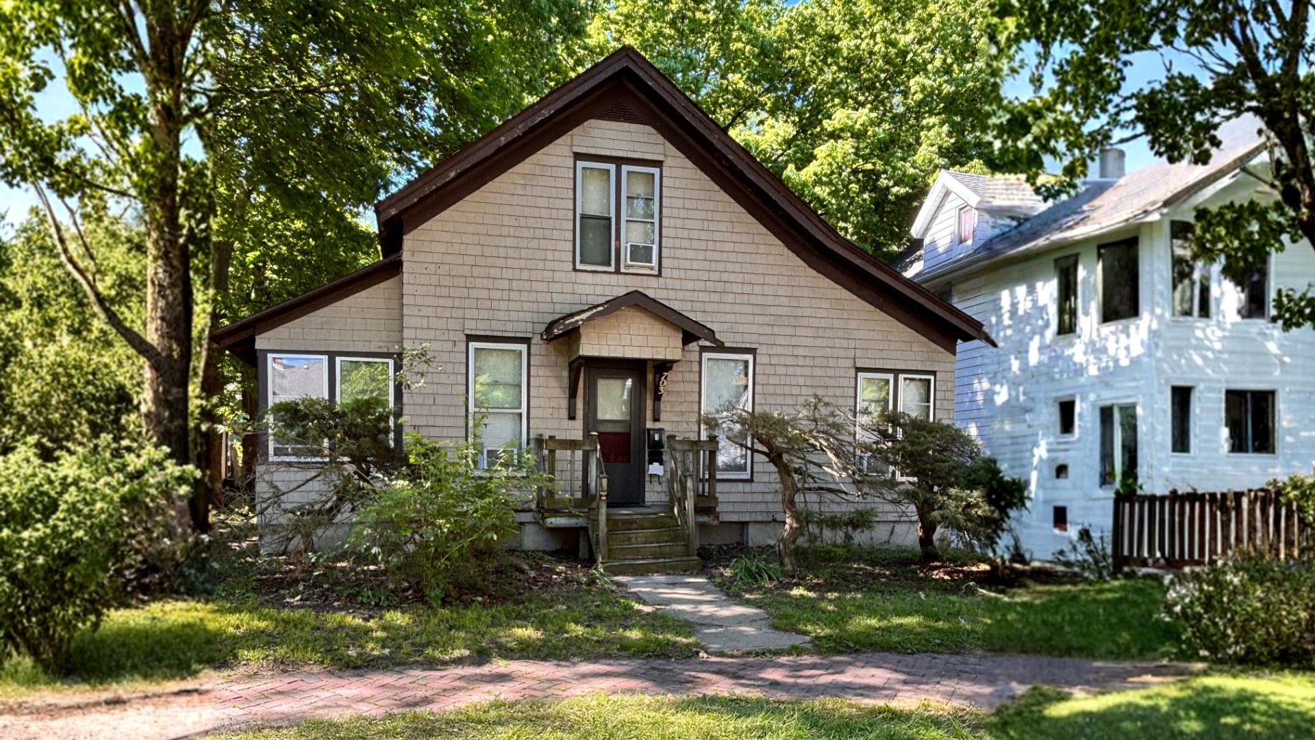 703 W High Street — Urbana, IL 61801
