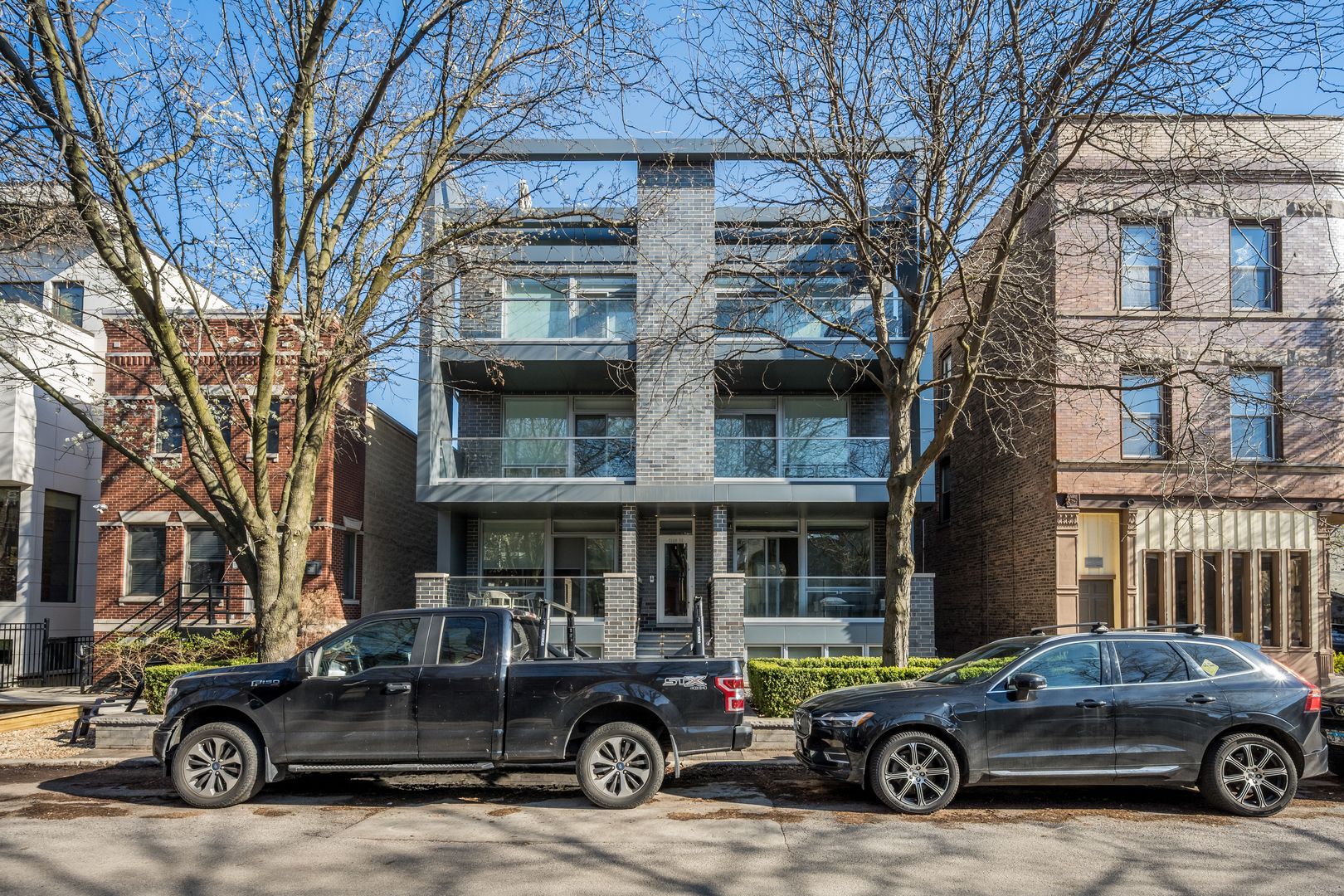 2136 W Lyndale Street #1W — Chicago, IL 60647
