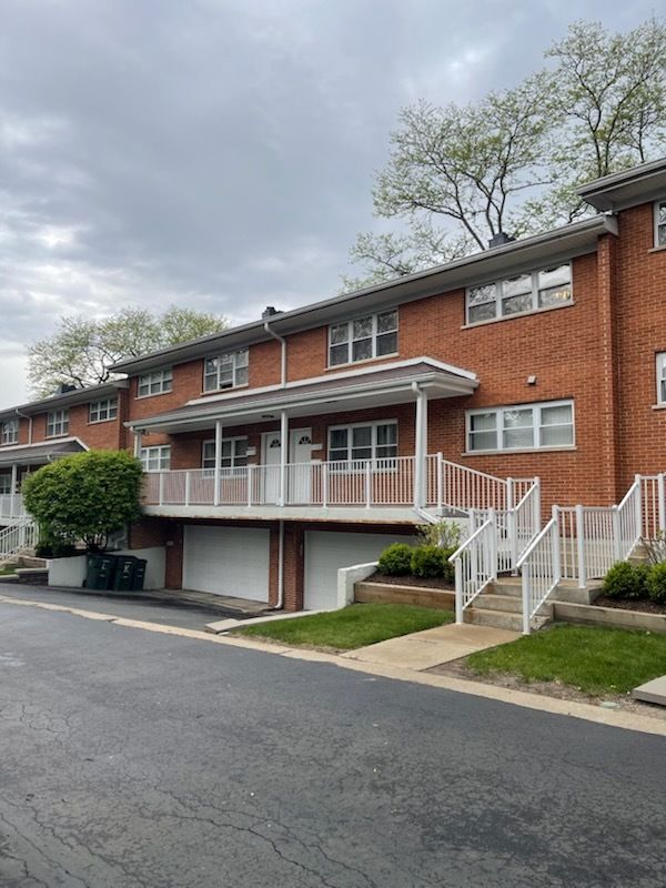 169 E Palatine Road #J, Palatine, IL 60067