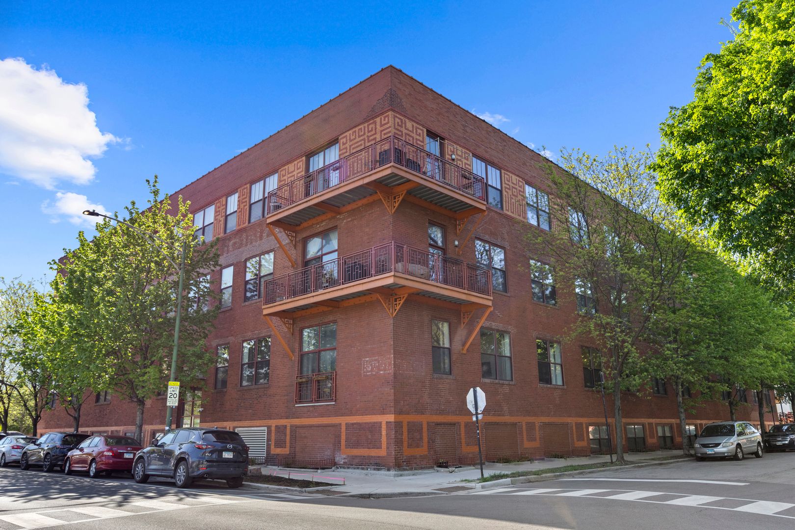 1061 W 16th Street #111 — Chicago, IL 60608