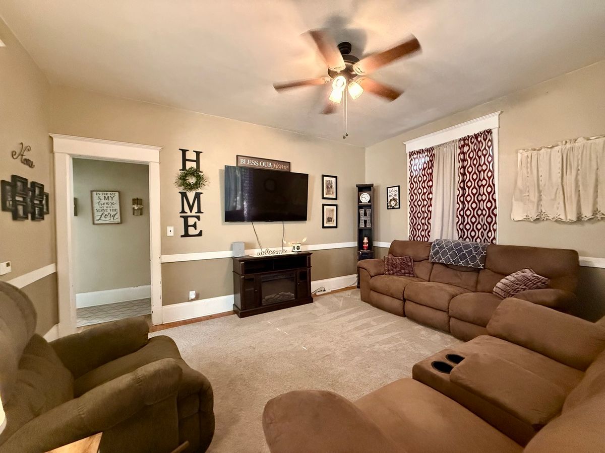 222 W Main Street, Clinton, IL 61727