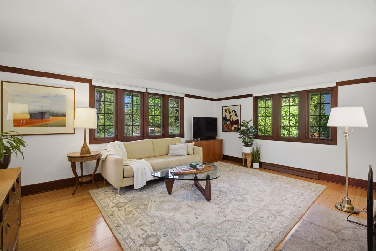 1184 Wade Street, Highland Park, IL 60035