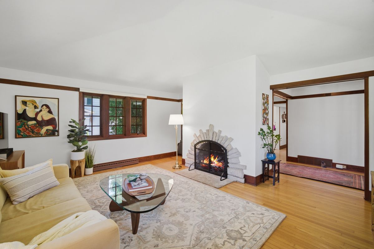1184 Wade Street, Highland Park, IL 60035