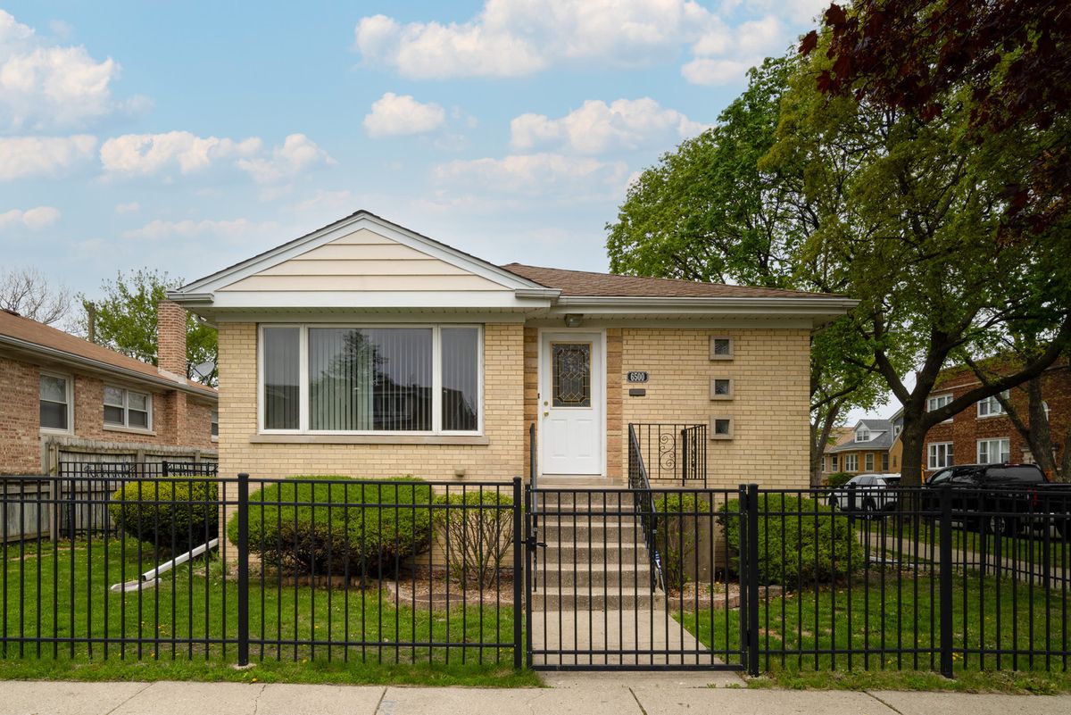 6500 Raven Street, Chicago, IL 60631