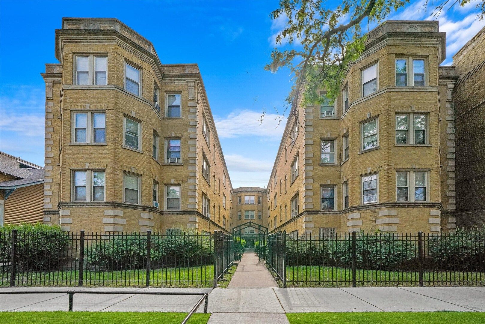 4829 N Springfield Avenue #2B — Chicago, IL 60625