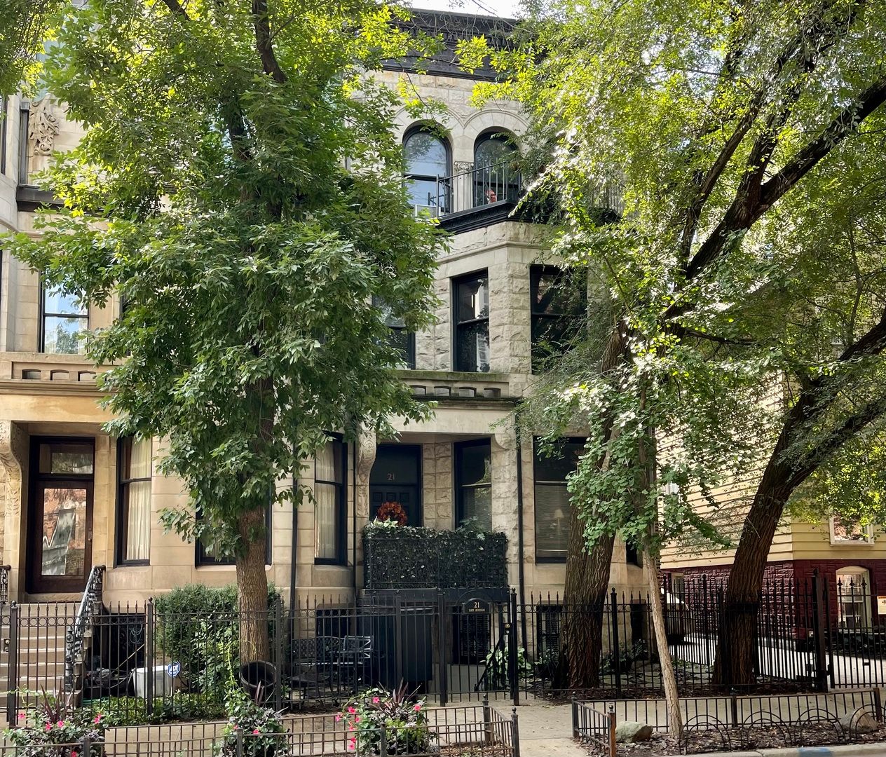 21 E DIVISION Street #1S — Chicago, IL 60610