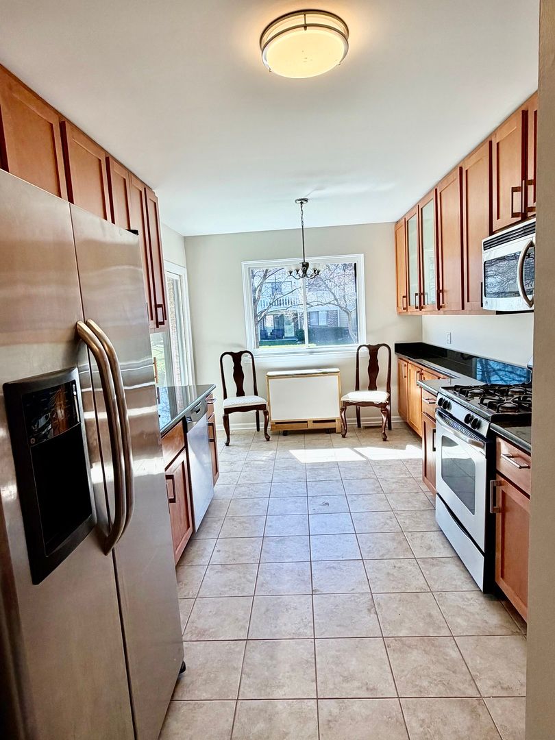 1053 Scanlon Drive #A1, Wheeling, IL 60090