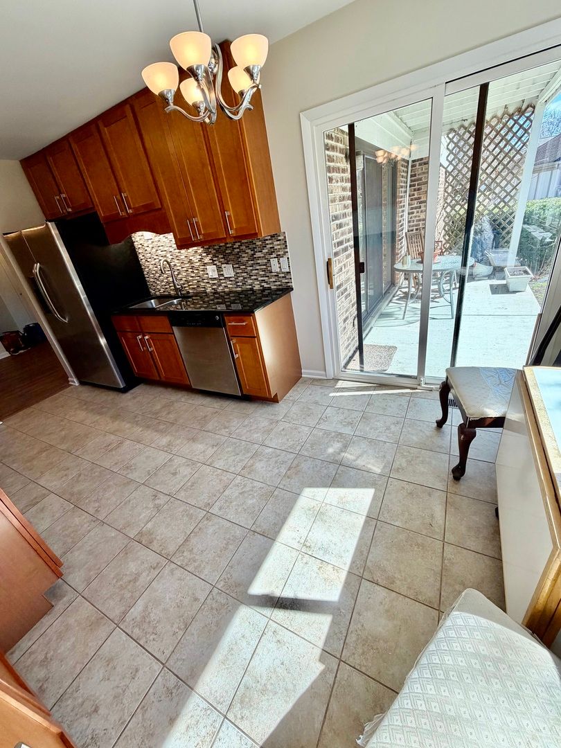 1053 Scanlon Drive #A1, Wheeling, IL 60090