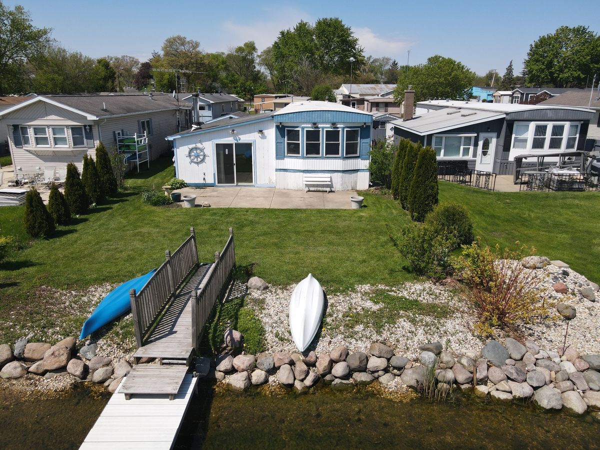 416 Cogswell Drive, Silver Lake, WI 53170