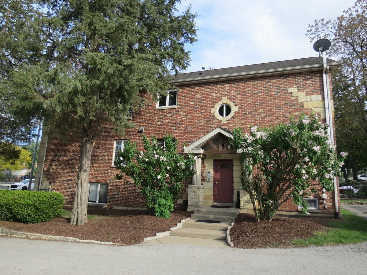 308 State Street #1, Lemont, IL 60439