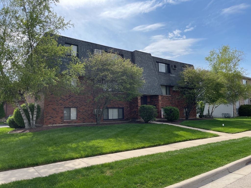1253 GETZELMAN Drive #2N, Elgin, IL 60123