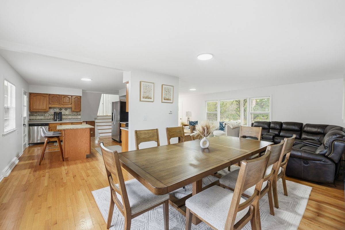 2401 Rohlwing Road, Rolling Meadows, IL 60008