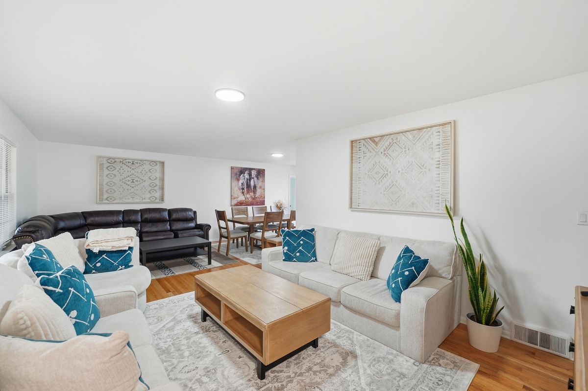 2401 Rohlwing Road, Rolling Meadows, IL 60008