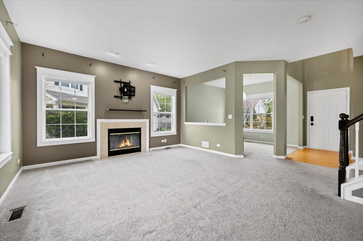 7 Appletree Court, Lake In The Hills, IL 60156