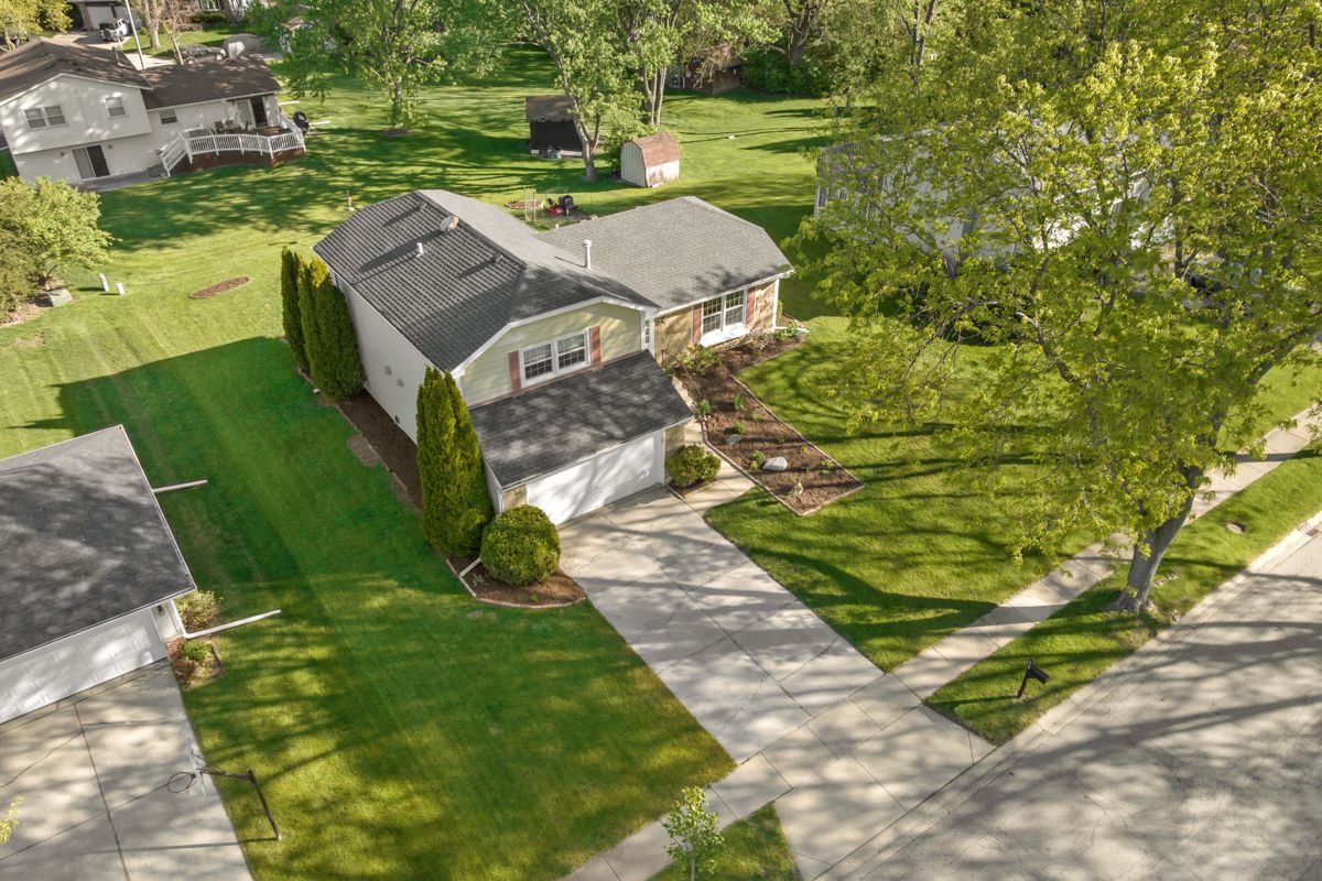 650 BUTTERFIELD Drive, Algonquin, IL 60102