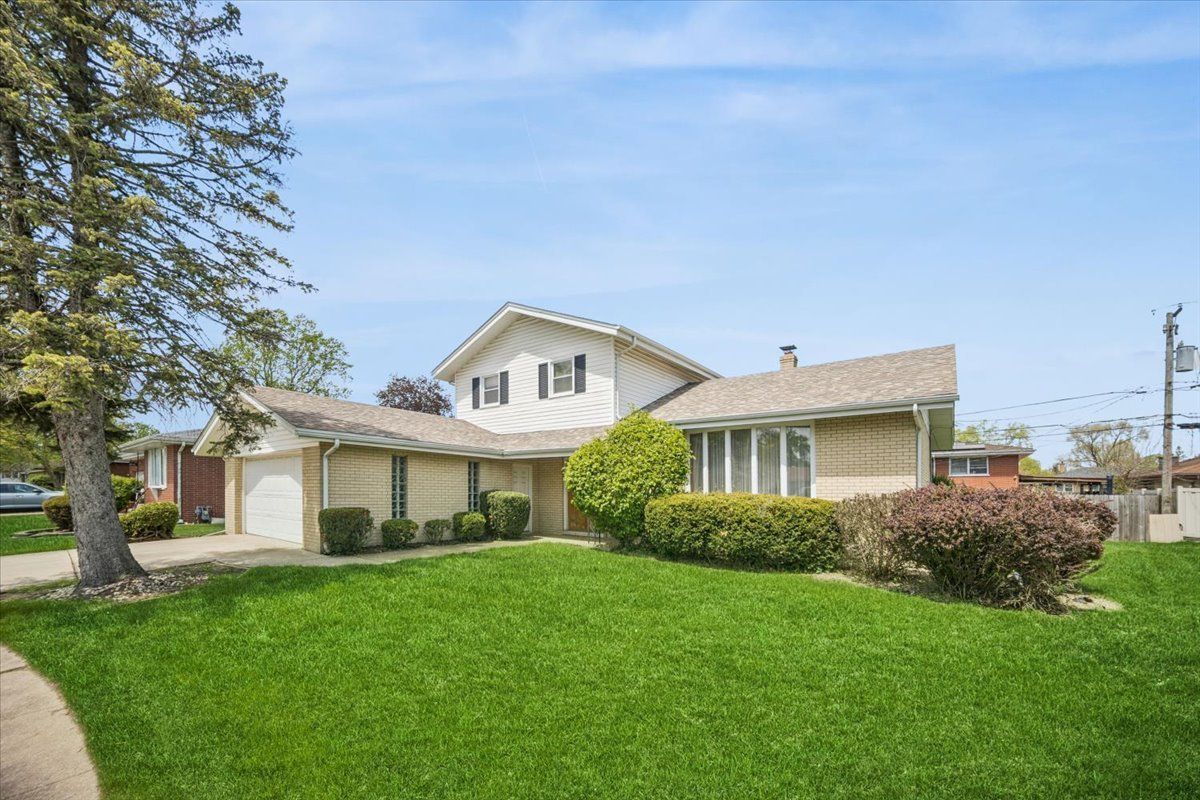 2316 185th Place — Lansing, IL 60438
