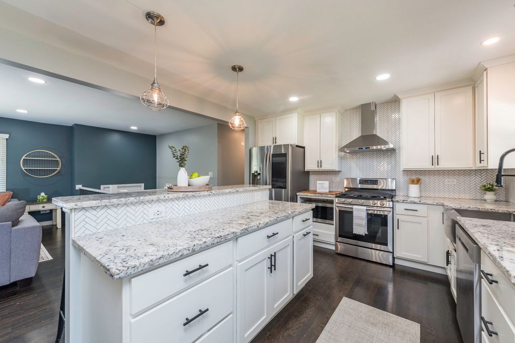 2308 Carriage Lane, Lindenhurst, IL 60046