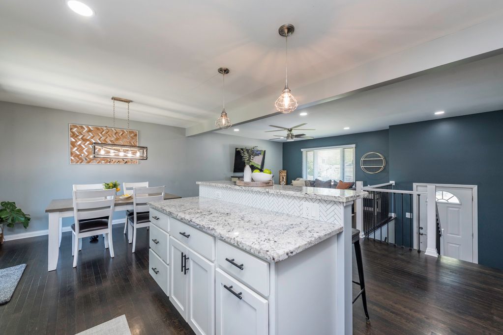 2308 Carriage Lane, Lindenhurst, IL 60046