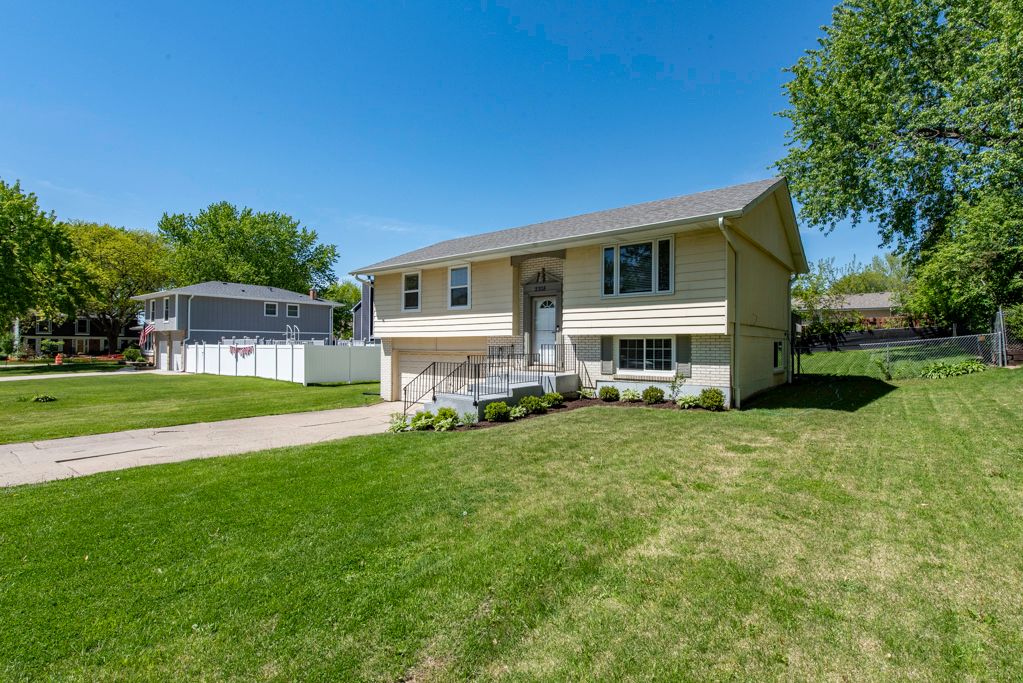 2308 Carriage Lane, Lindenhurst, IL 60046