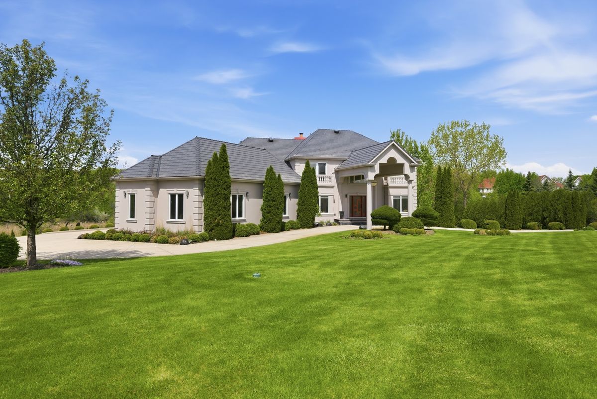 9 Falcon Lakes Drive, South Barrington, IL 60010