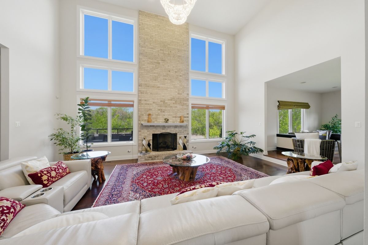 9 Falcon Lakes Drive, South Barrington, IL 60010