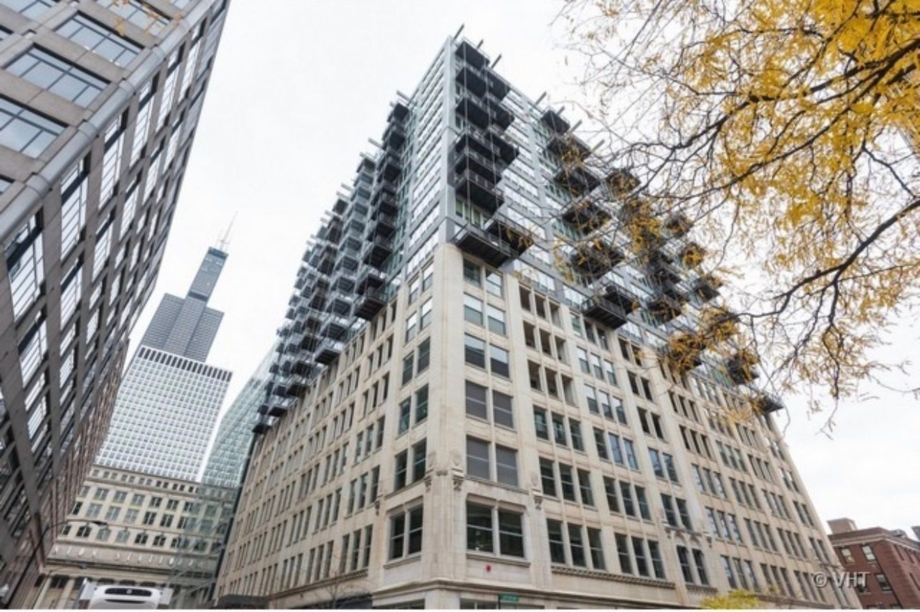 565 W Quincy Street #1201 — Chicago, IL 60661