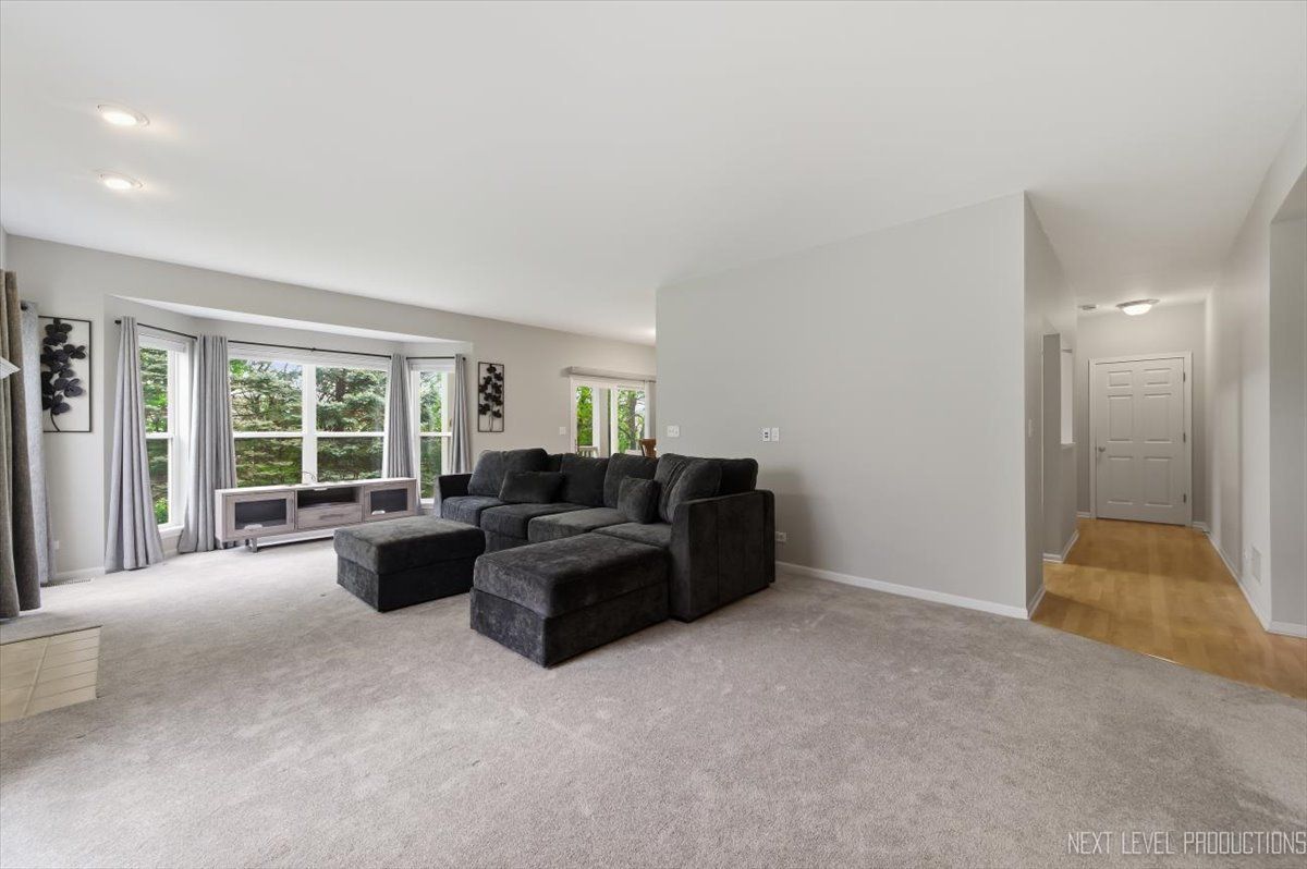 357 Ridge Road, North Aurora, IL 60542