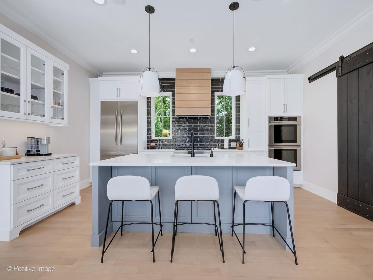216 S PROSPECT Avenue, Clarendon Hills, IL 60514
