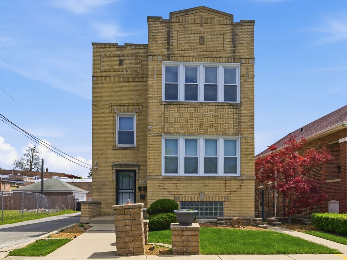 9517 Escanaba Avenue, Chicago, IL 60617