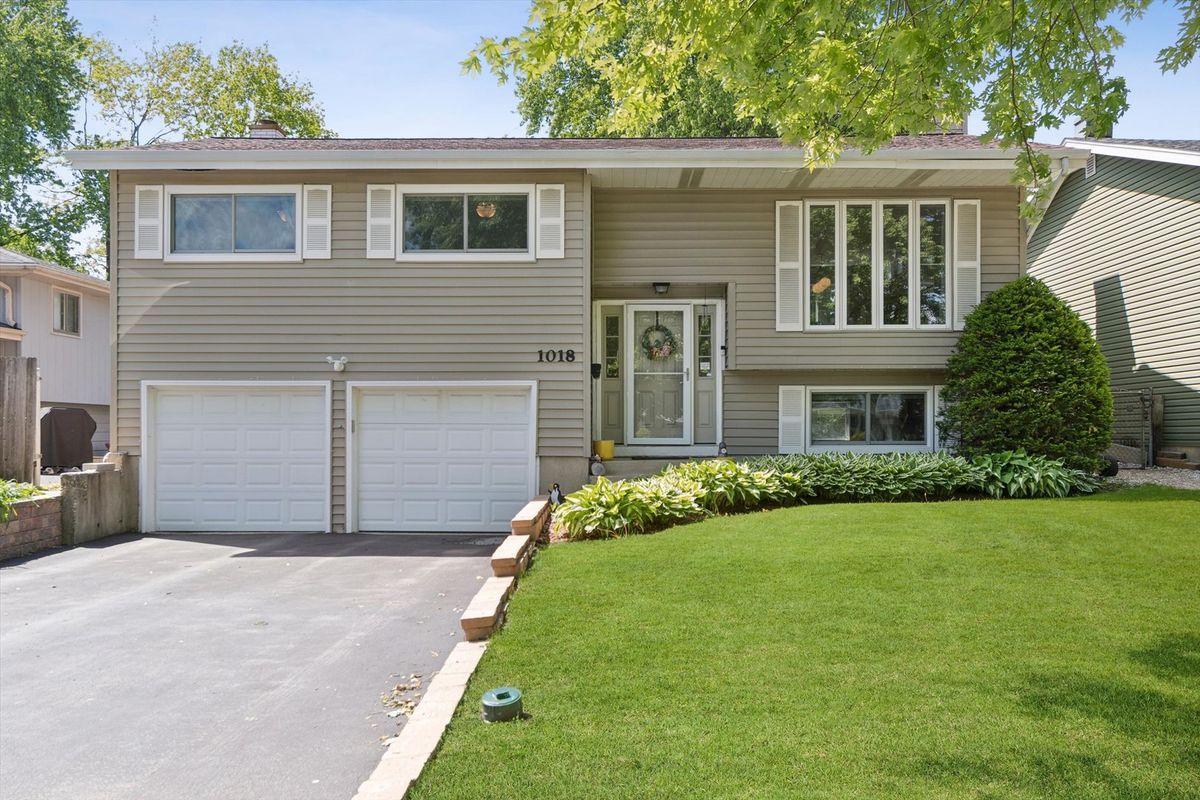 1018 Dawes Avenue, Wheaton, IL 60189