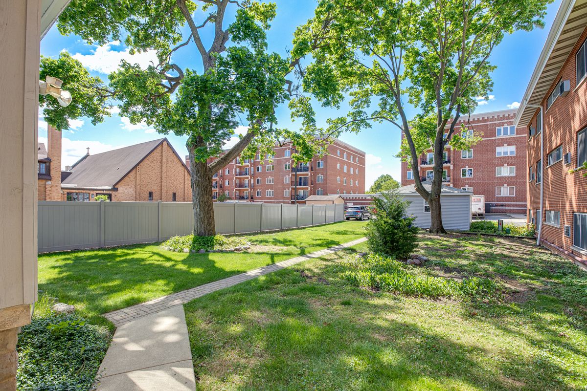 422 W Wesley Street, Wheaton, IL 60187