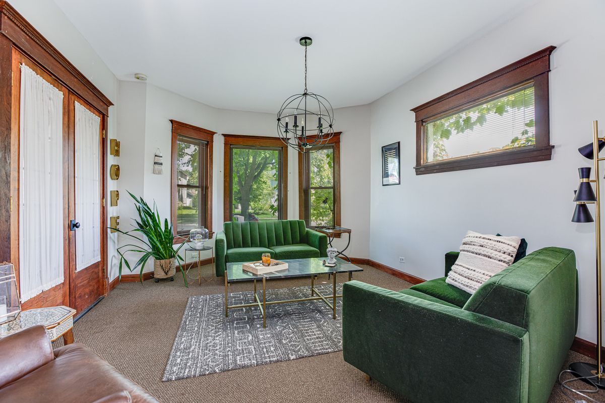 422 W Wesley Street, Wheaton, IL 60187