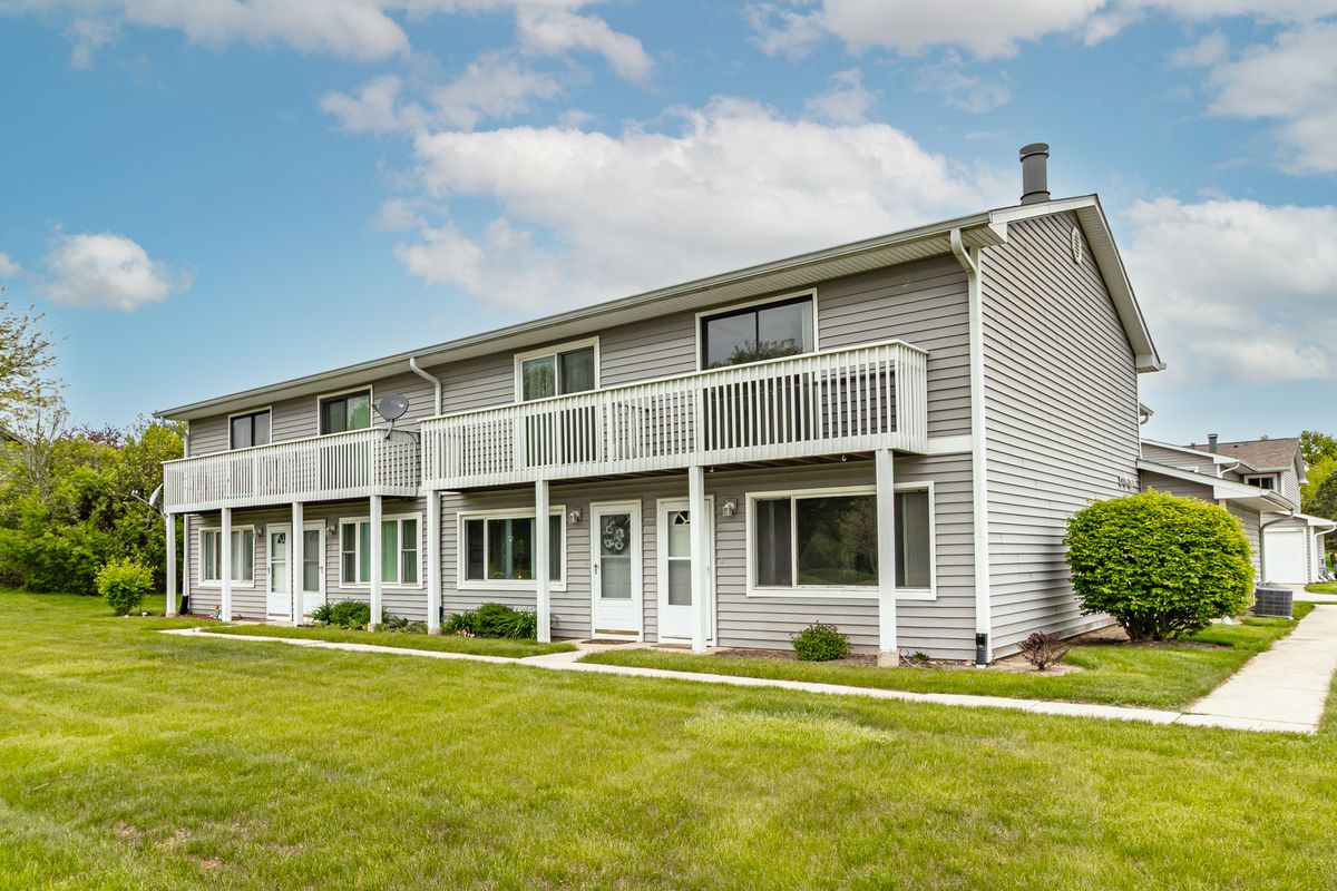17490 Chestnut Lane, Gurnee, IL 60031