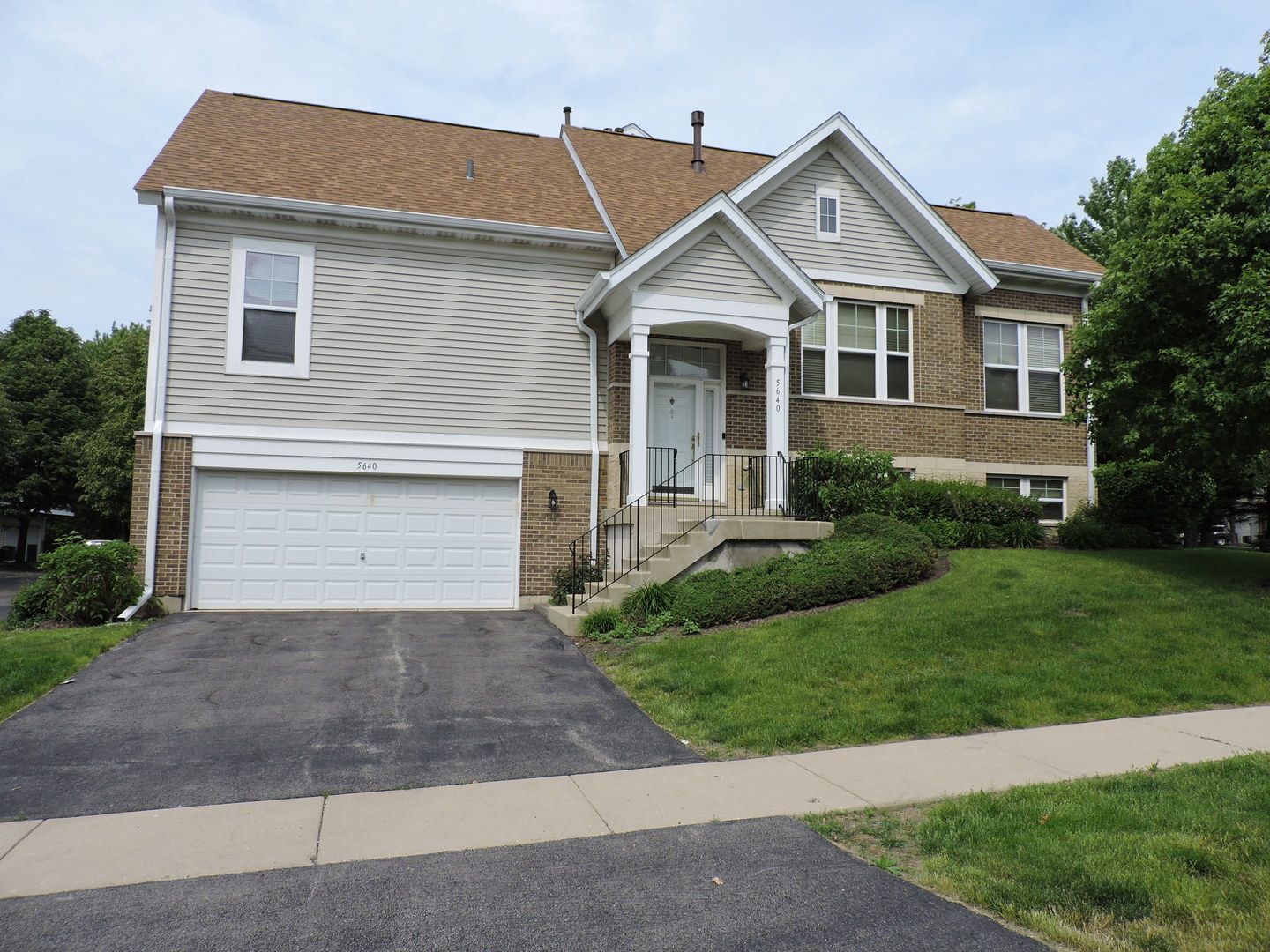 5640 Cambridge Way — Hanover Park, IL 60133