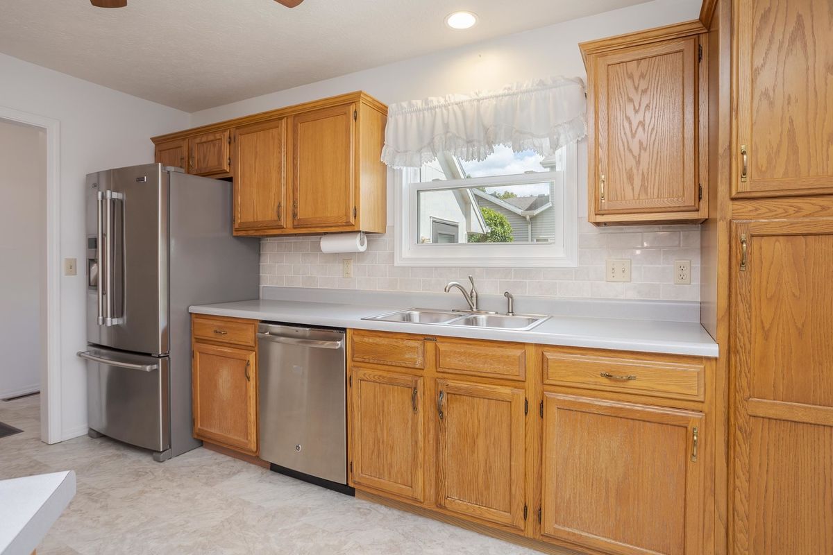5 Downing Circle, Bloomington, IL 61704