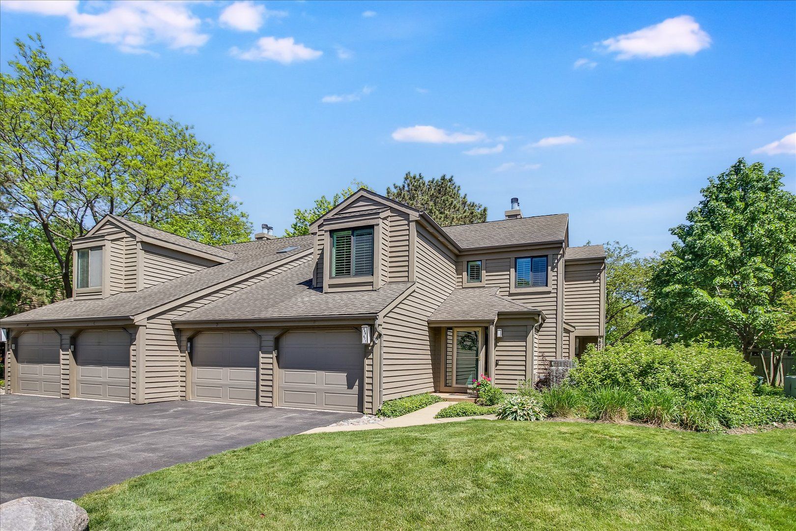 669 Golf Lane #669 — Lake Barrington, IL 60010
