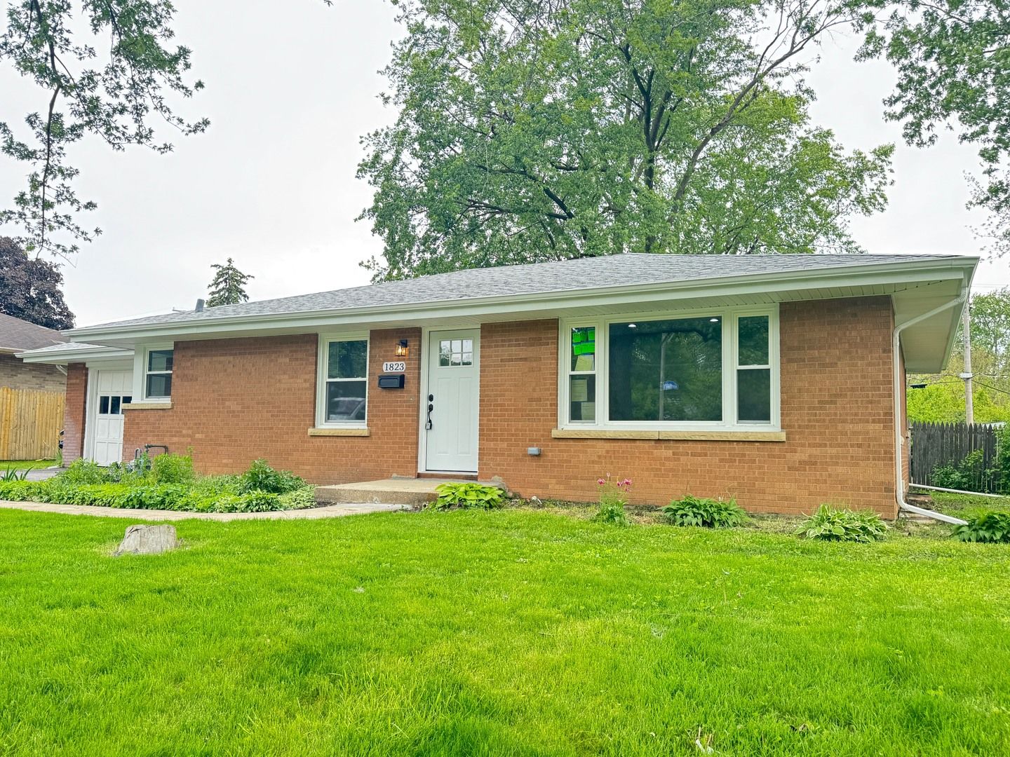 1823 Alma Drive — Crest Hill, IL 60403