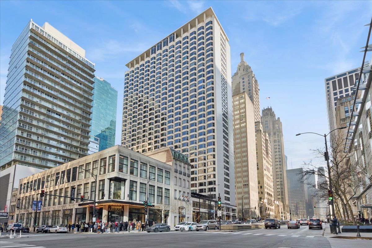 535 N MICHIGAN Avenue #2204 — Chicago, IL 60611