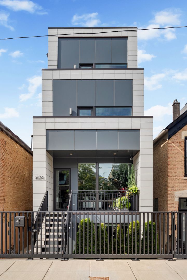 1624 Pierce Avenue, Chicago, IL 60622