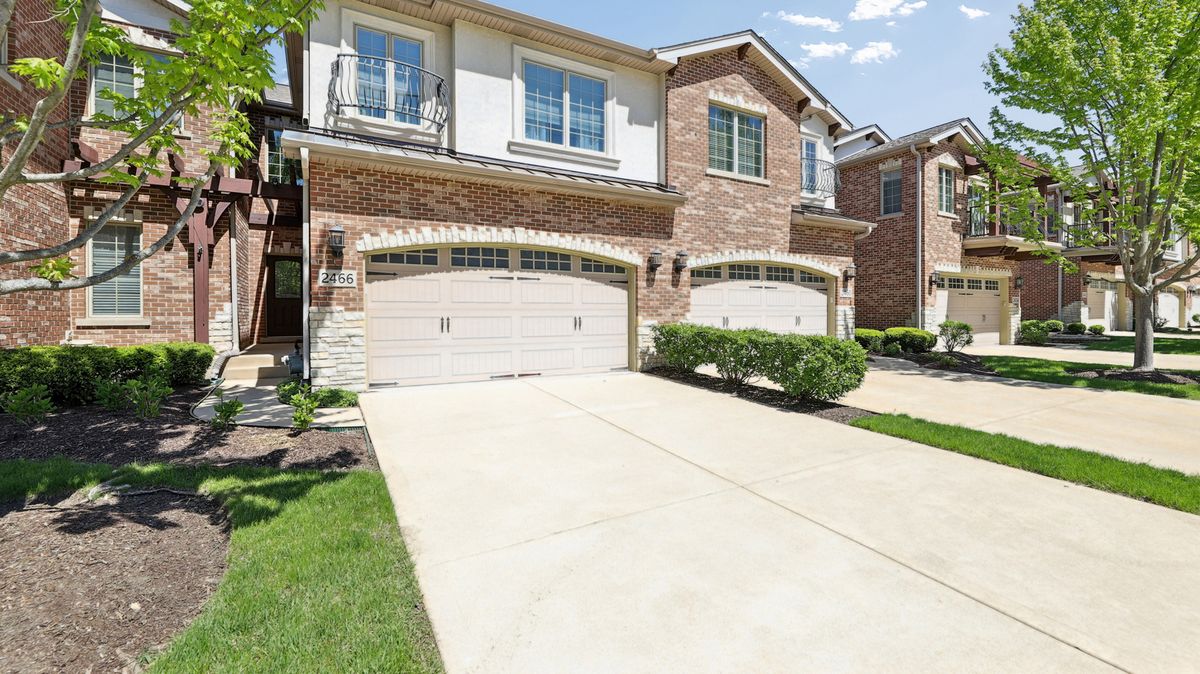 2466 Nicola Court, Addison, IL 60101