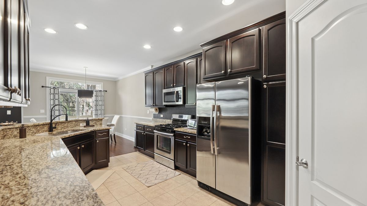 2466 Nicola Court, Addison, IL 60101