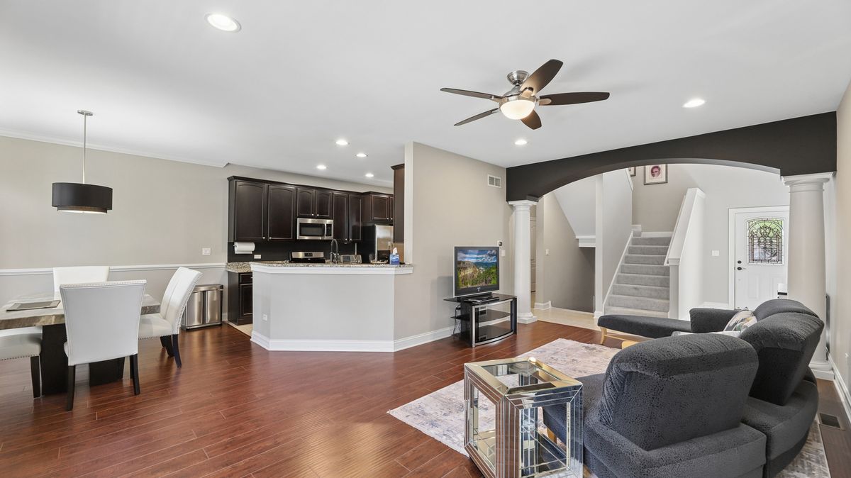 2466 Nicola Court, Addison, IL 60101