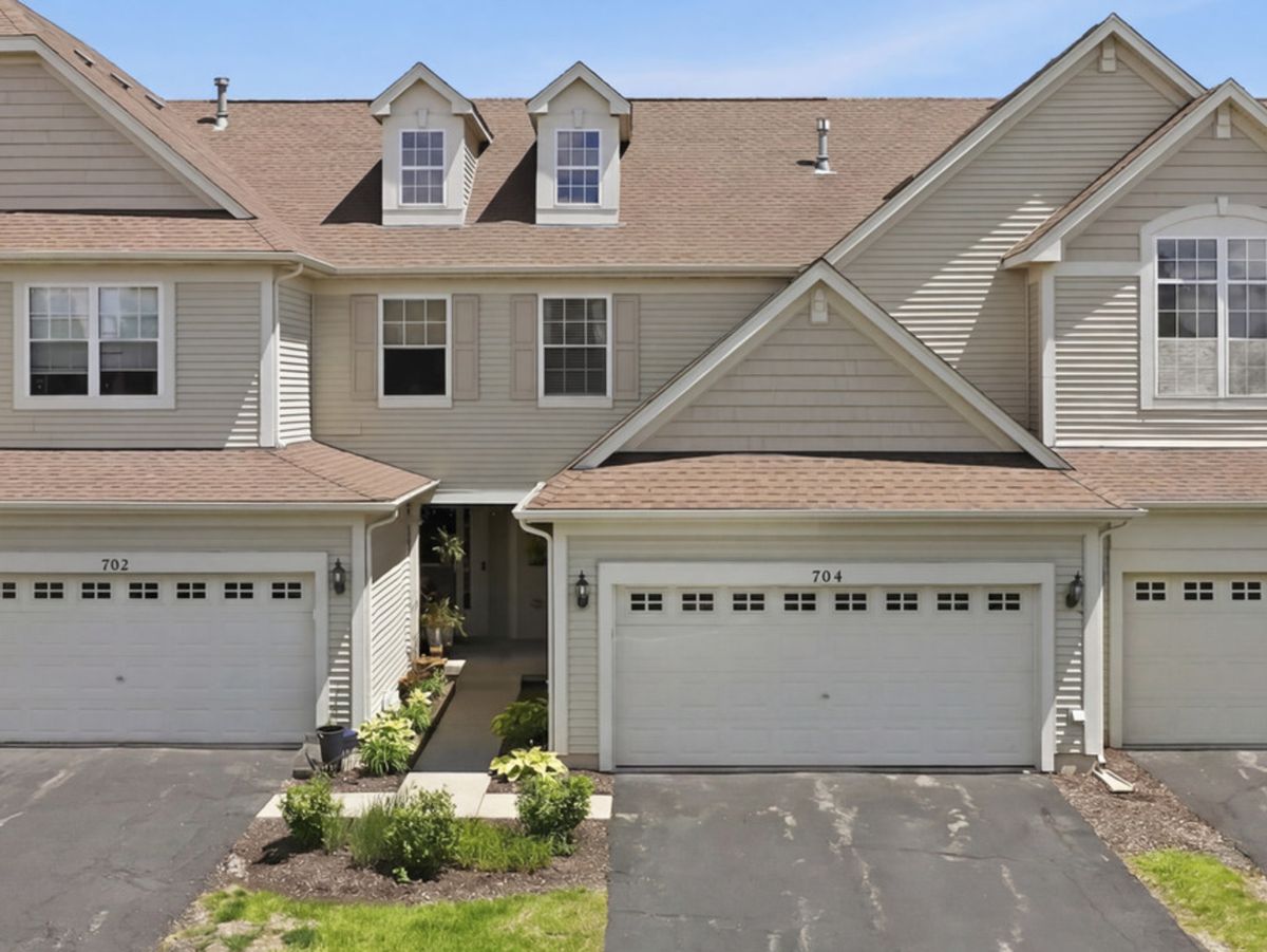 704 Amherst Drive, Sycamore, IL 60178