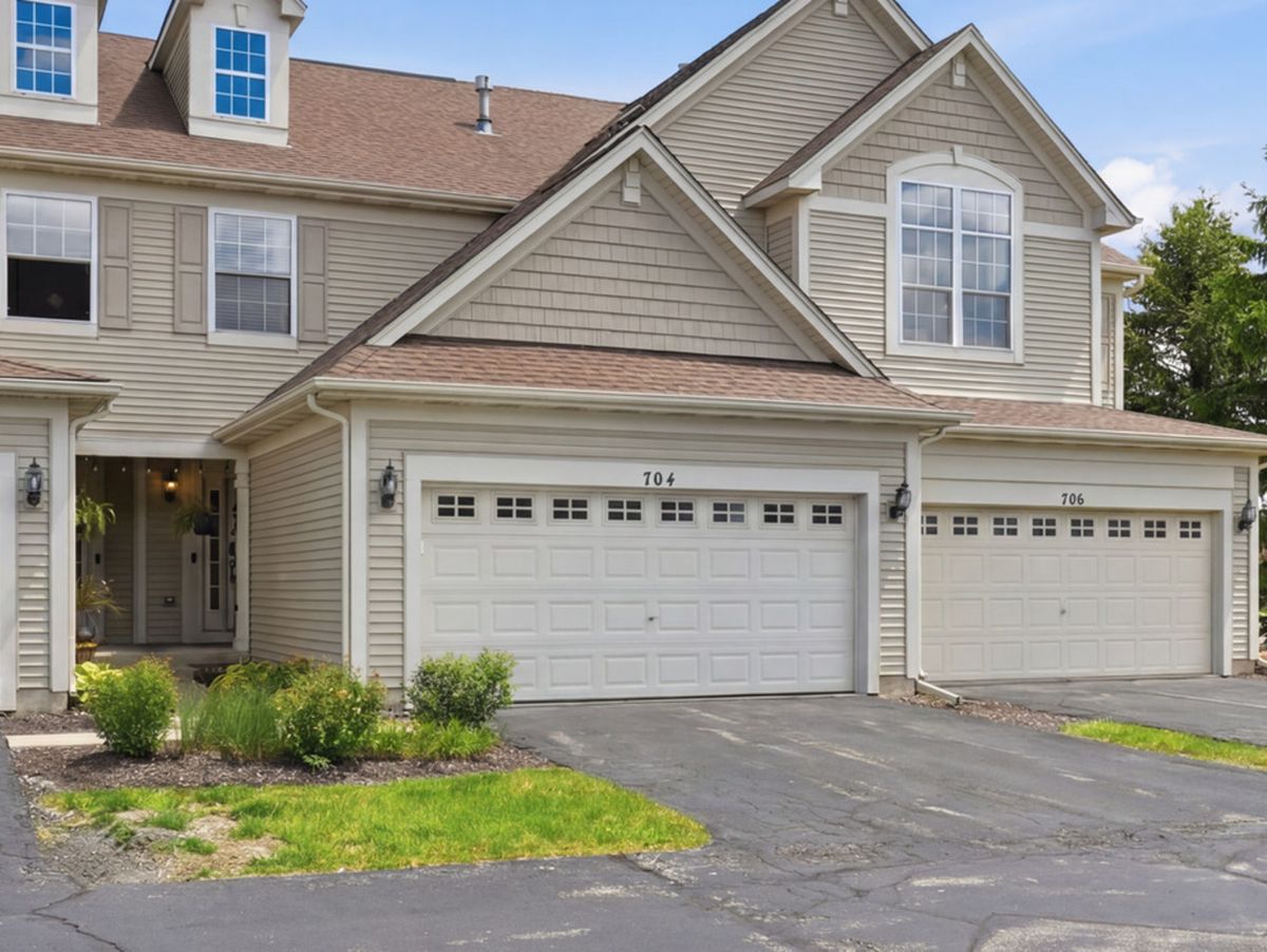704 Amherst Drive, Sycamore, IL 60178