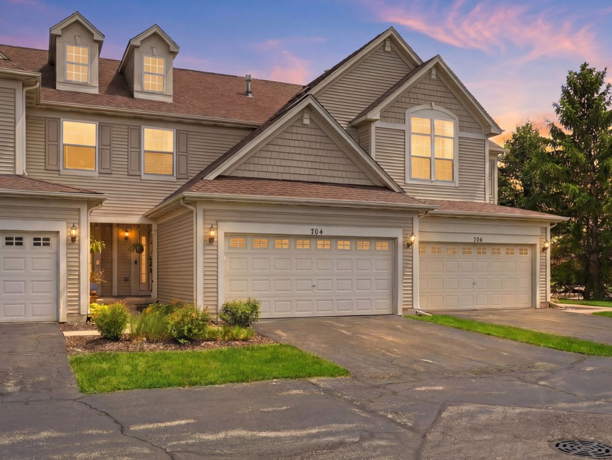 704 Amherst Drive, Sycamore, IL 60178