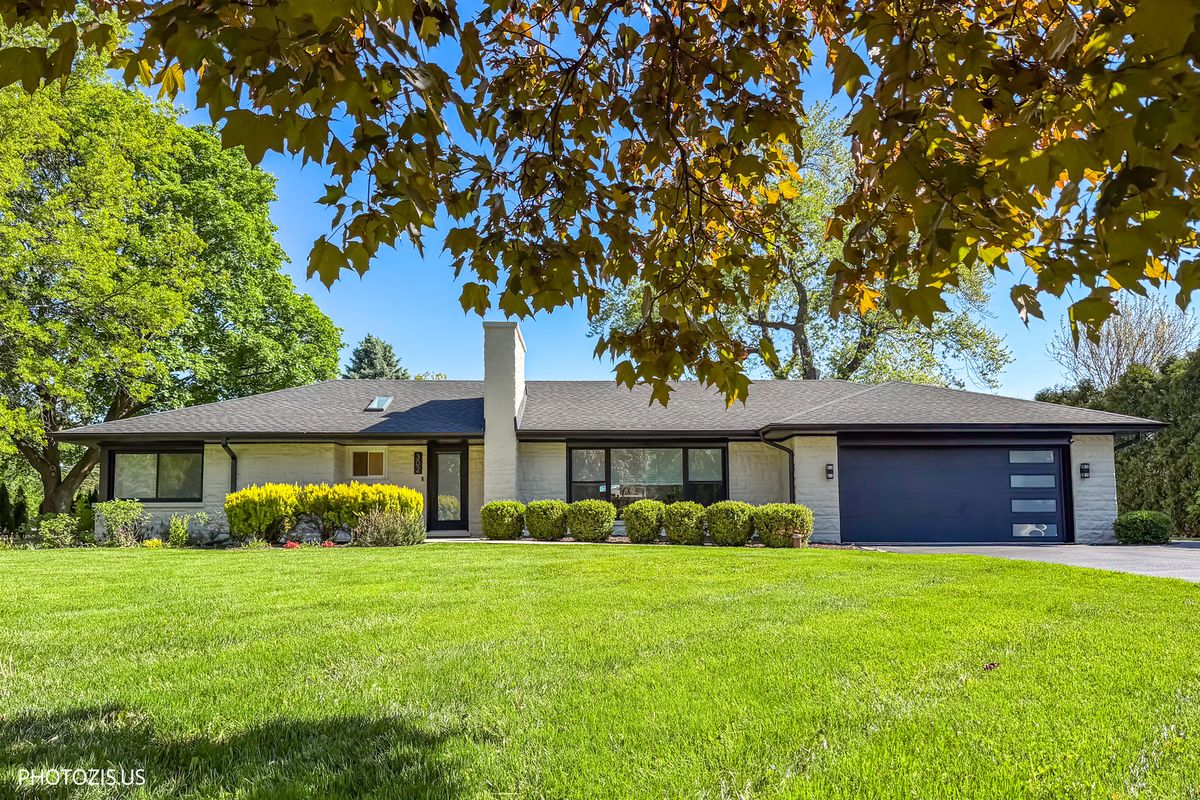 302 Goodridge Terrace, Roselle, IL 60172