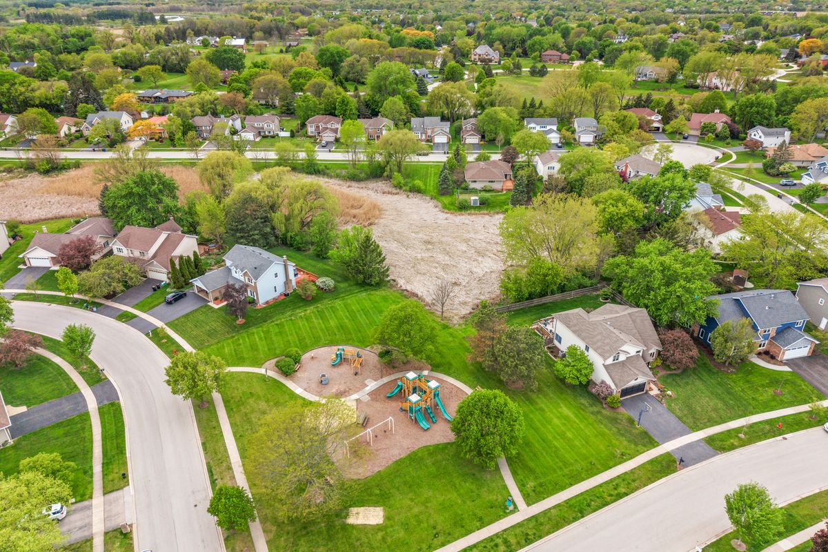 1281 TRACIE Drive, Lake Zurich, IL 60047