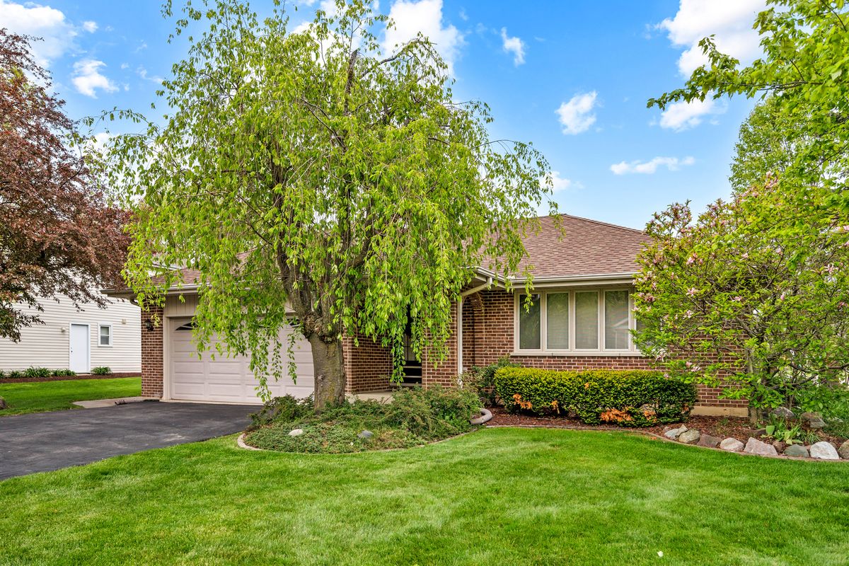1281 TRACIE Drive, Lake Zurich, IL 60047